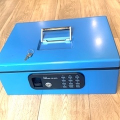 半額以下‼️ おまけつき　電子ロック手提金庫　手提げ　金庫の画像