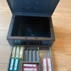半額以下‼️ おまけつき　電子ロック手提金庫　手提げ　金庫