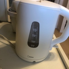 炊飯器と湯沸かしポットの画像