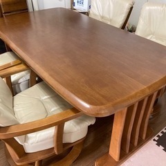 ニトリ　ダイニングテーブル　イス4つセット！の画像