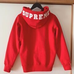 予定者決定しております。supreme ジップアップパーカー　美品（試着のみ）　赤のSサイズ 綿100%　生産国　カナダ産