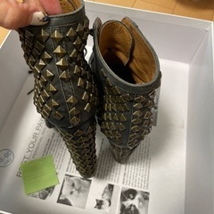 ジェフリーキャンベルスタッズブーツの画像