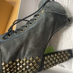 ジェフリーキャンベルスタッズブーツの画像