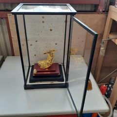 しゃちほこ　鯱　置物　ガラスケース入りの画像