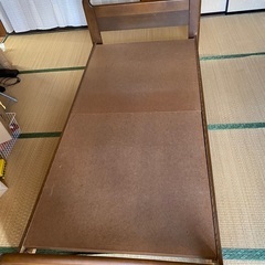 シンプルシングルベッド