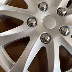 14インチ用タイヤホイールキャップ４枚の画像