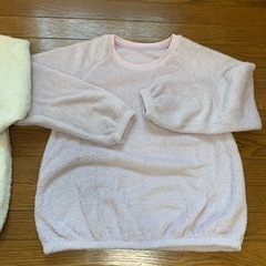 UNIQLO モコモコトップス　サイズ140の画像