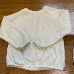 UNIQLO モコモコトップス　サイズ140の画像