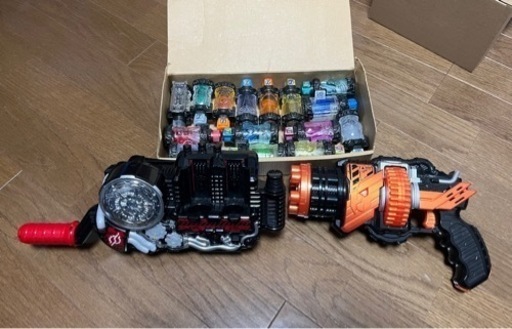 仮面ライダービルド　変身ベルト　フルボトル15個付き　ホークガトリンガーも！