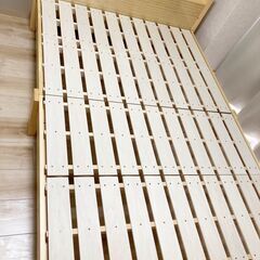 ⑥台目【ほぼ新品】ダブルベッド　コイルマットレス、コンセント付き　２名　2人　ベット　木製　パインの画像