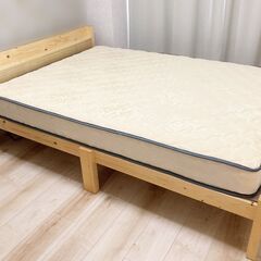 ⑥台目【ほぼ新品】ダブルベッド　コイルマットレス、コンセント付き　２名　2人　ベット　木製　パインの画像