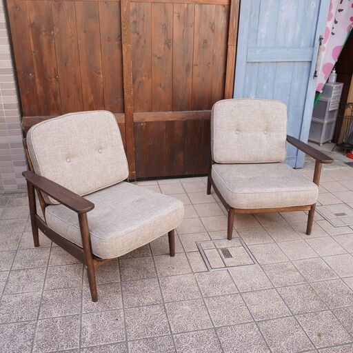 karimoku(カリモク家具) Chitano(チターノ) オーク材 2人掛けソファーです。北欧スタイルのレトロなセパレートタイプ2
