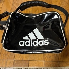 adidas エナメルバッグ 黒