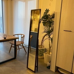 黒縁の全身鏡