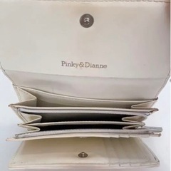 ピンキーダイアン財布の画像