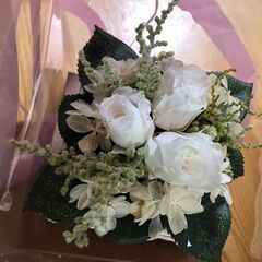 プリザーブドフラワー　ホワイトピンク差し上げます