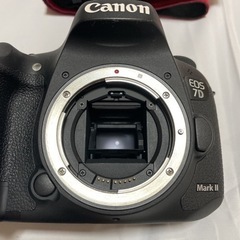 Canon EOS 7D MARK2（ii）とアクセサリーの画像