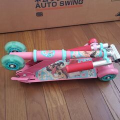 幼児用キックボードの画像