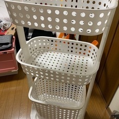 無料　差し上げます　洗濯カゴ　三段バスケット