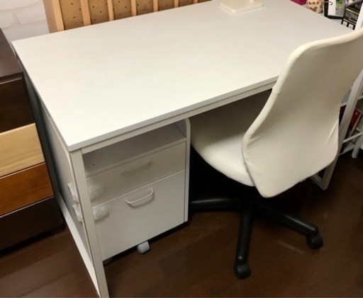 【お譲り先決まりました】ニトリ・無印　デスクセット４点