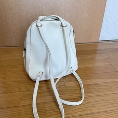 白リュックの画像
