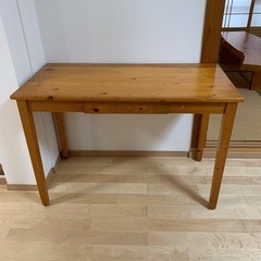 机と椅子の画像