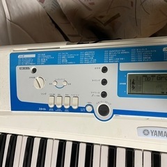 YAMAHA EZ-J200 専用スタンド付き　譜面台無し　ACアダプター別の物の画像