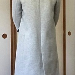 ナチュラルビューティーベーシック　グレー　コートの画像