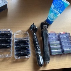 使い捨て髭剃り８７本＋ジェル未開封４本セット！他おまけ付きの画像