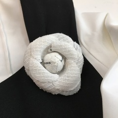 140 コサージュ付き黒色ワンピースセットの画像