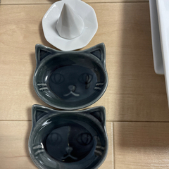 白いお皿と小皿色々の画像