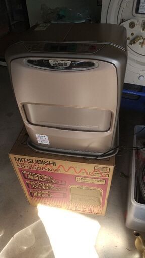 少し使っているファンヒーターです