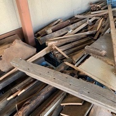 引取無料 焚き火やキャンプファーヤーなどに木片多数　廃材無料の画像