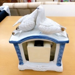 無料※時計が壊れてます※陶器置物・置時計 幅16×奥行8×高さ13ｃｍ✨鳩✨飾りにどうぞ✨クォーツ/FORTUNE✨ジャンク品【こちらは店舗です。浜村鹿野温泉ICから3分 買取本舗 宮本リサイクル 営業時間9～19時 定休日水曜のみ←連絡できませんm(_ _)m】の画像