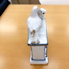 無料※時計が壊れてます※陶器置物・置時計 幅16×奥行8×高さ13ｃｍ✨鳩✨飾りにどうぞ✨クォーツ/FORTUNE✨ジャンク品【こちらは店舗です。浜村鹿野温泉ICから3分 買取本舗 宮本リサイクル 営業時間9～19時 定休日水曜のみ←連絡できませんm(_ _)m】の画像