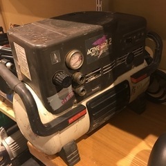 【中古】makita コンプレッサー AC900F