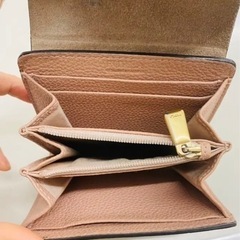 FURLA二つ折り際風の画像