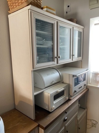 ビーカンパニー　食器棚　アンティーク調