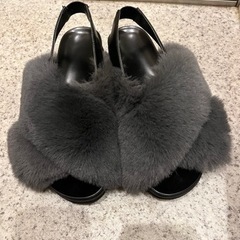 gu ファー　サンダルの画像