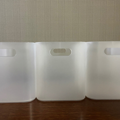¥100半透明BOX×3、¥100タッパー他、¥100ボトル×2...
