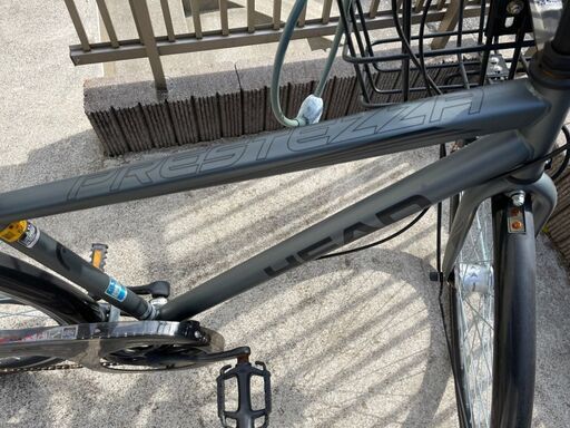 ノーパンク自転車 カゴ付きクロスバイク(マットガンメタル/外装6段変速)