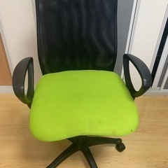 オフィスチェア　メッシュ緑色