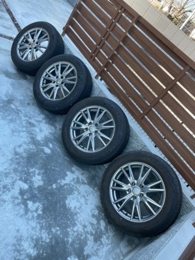 スタッドレス　215/60r17 ブリヂストン　ブリザック4本　ホイール付