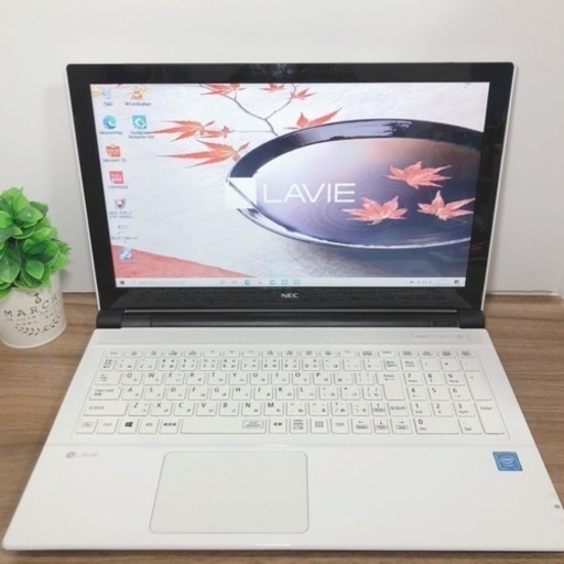 お取り置き中☆大人気♡光沢のあるホワイトPCです。かわいいですね٩(๑❛ᴗ❛๑)۶