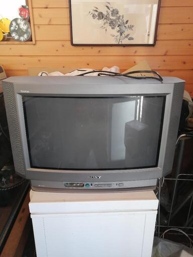 ソニーのブラウン管テレビです。