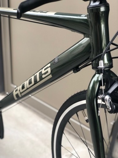 新車☆アルミフレーム クロスバイク シマノ21段  ROOTS 500mm 長距離楽々 ふんわりフィットサドル