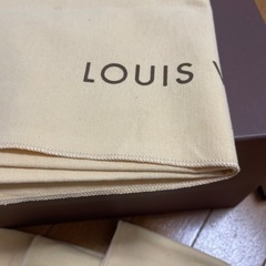 ヴィトン空箱、布袋などの画像