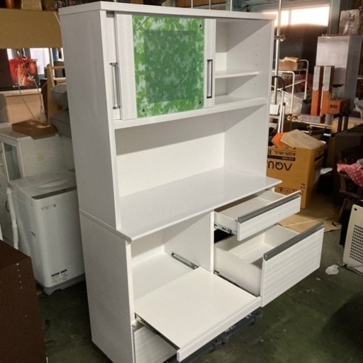 ● 大型キッチン収納、キッチンカウンター