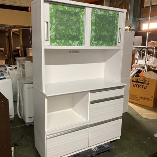 ● 大型キッチン収納、キッチンカウンター