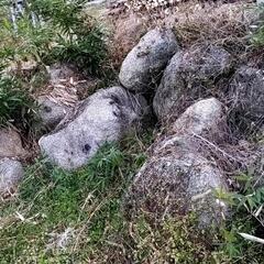 石を割って下さい。お願いします。動かせる大きさに。
